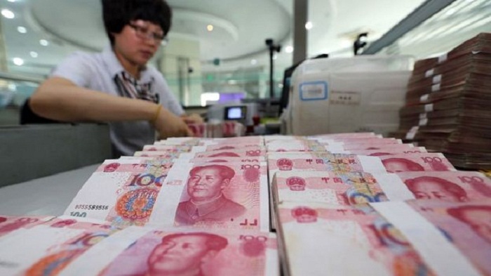 Mainland Chinese shares stop trading after 7% plunge